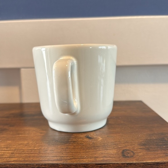 White Mug with Portrait Design of Oprah Winfrey 2020 by Fishs Eddy - Picture 2 of 7